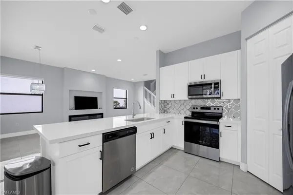 $525,000 | 9045 Madrid Circle, Naples, FL 34104