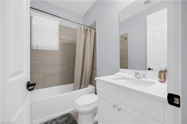 $525,000 | 9045 Madrid Circle, Naples, FL 34104