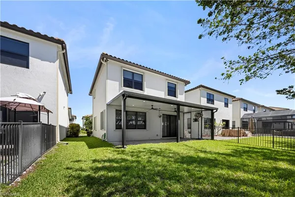 $525,000 | 9045 Madrid Circle, Naples, FL 34104