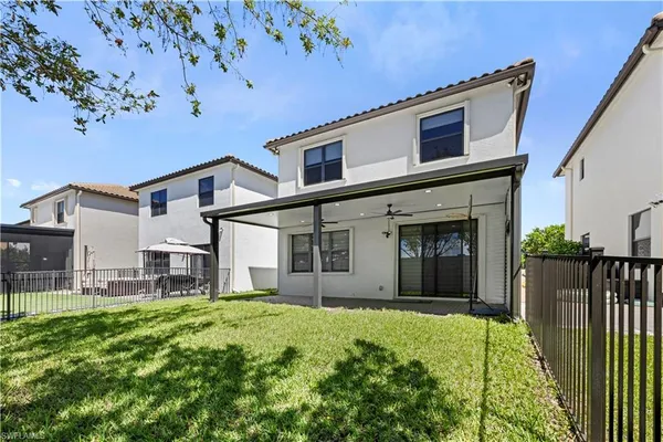 $525,000 | 9045 Madrid Circle, Naples, FL 34104