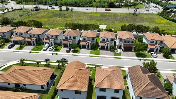 $525,000 | 9045 Madrid Circle, Naples, FL 34104