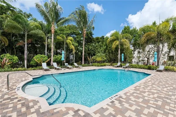 $525,000 | 9045 Madrid Circle, Naples, FL 34104