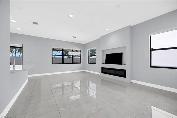 $525,000 | 9045 Madrid Circle, Naples, FL 34104