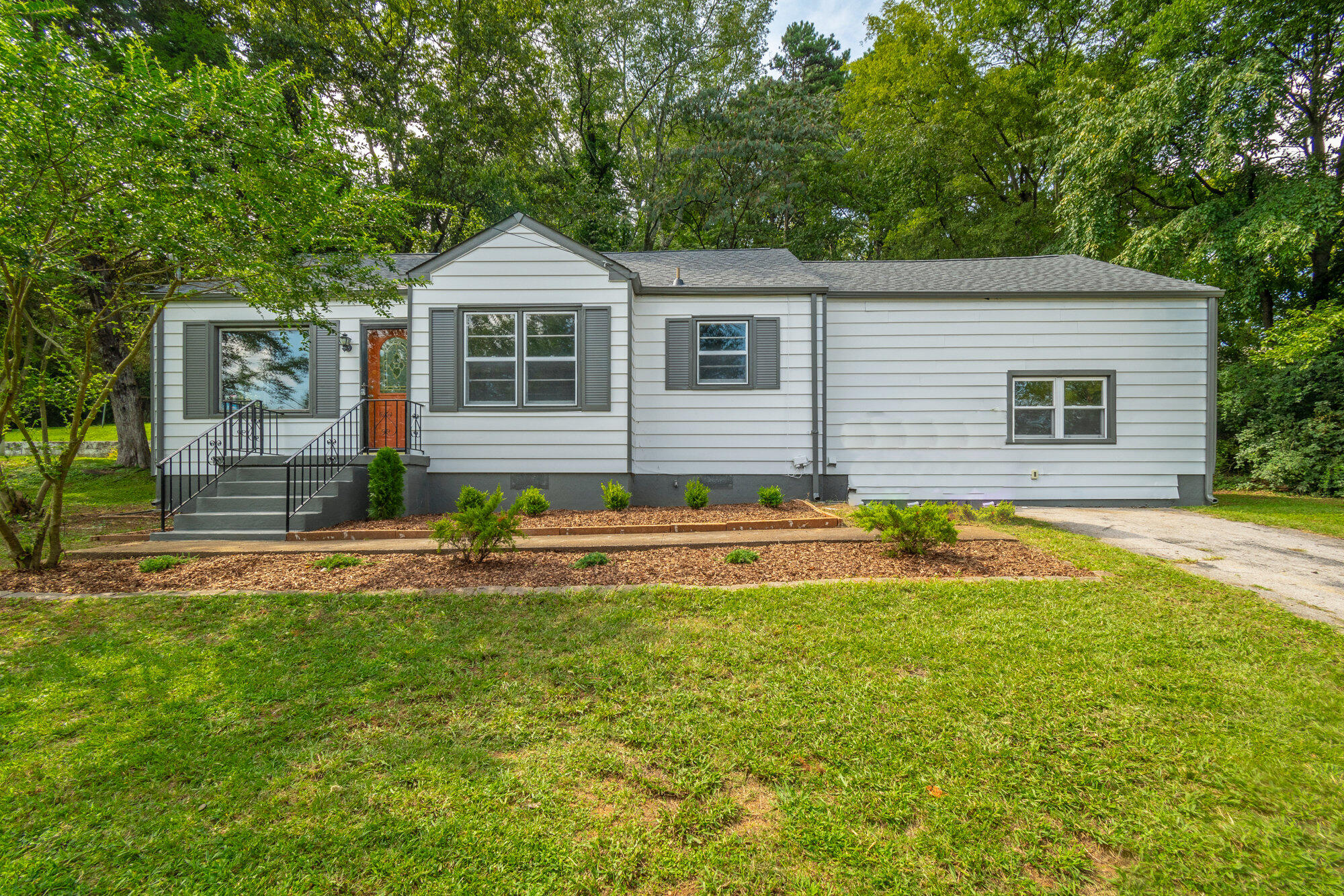 1423 Hickory Valley Road Chattanooga, TN 37421 - Photo 1 of 31 1423 Hickory Valley Rd.