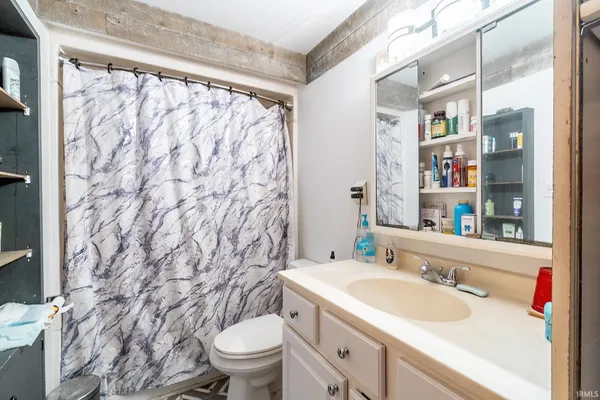 $205,900 | 7403 Highway 27, Berne, IN 46711