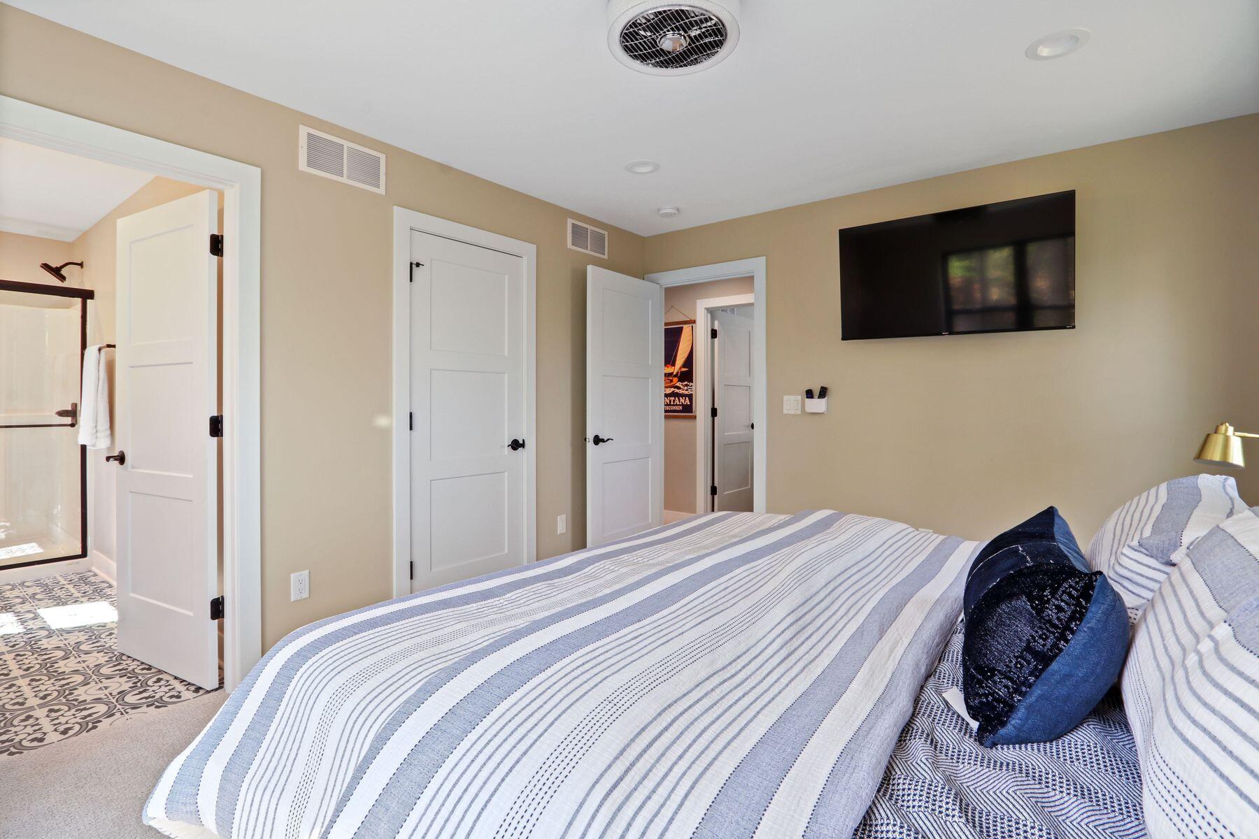 787 Odsila Way Fontana, WI 53125 - Photo 17 of 26 Primary Bedroom