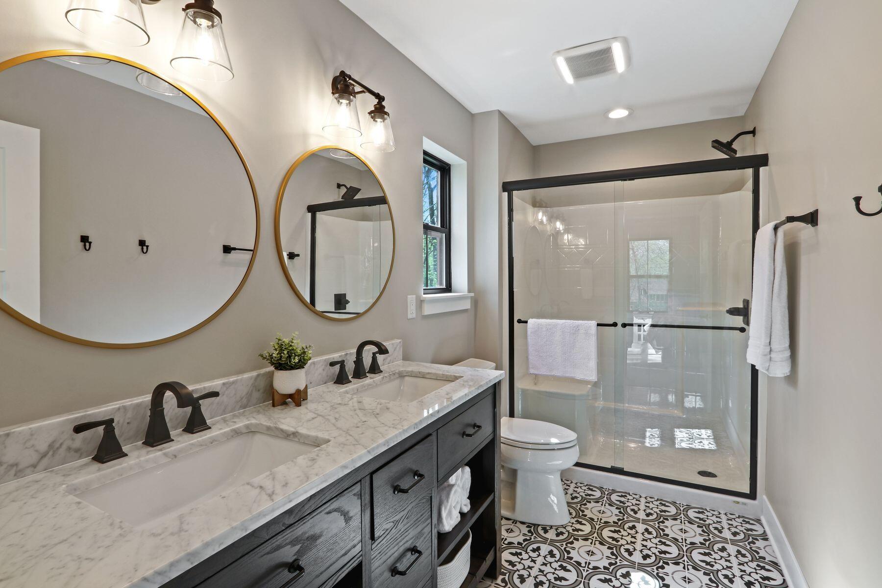 787 Odsila Way Fontana, WI 53125 - Photo 19 of 27 Primary En Suite With Dual Sinks