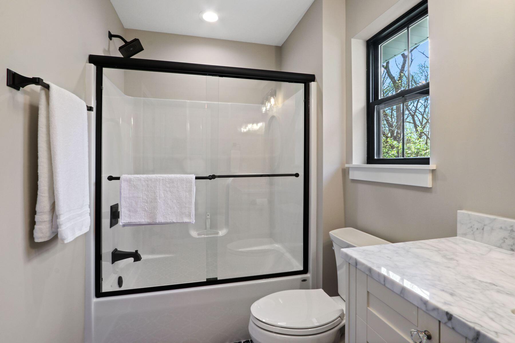 787 Odsila Way Fontana, WI 53125 - Photo 24 of 26 Full Guest Bath