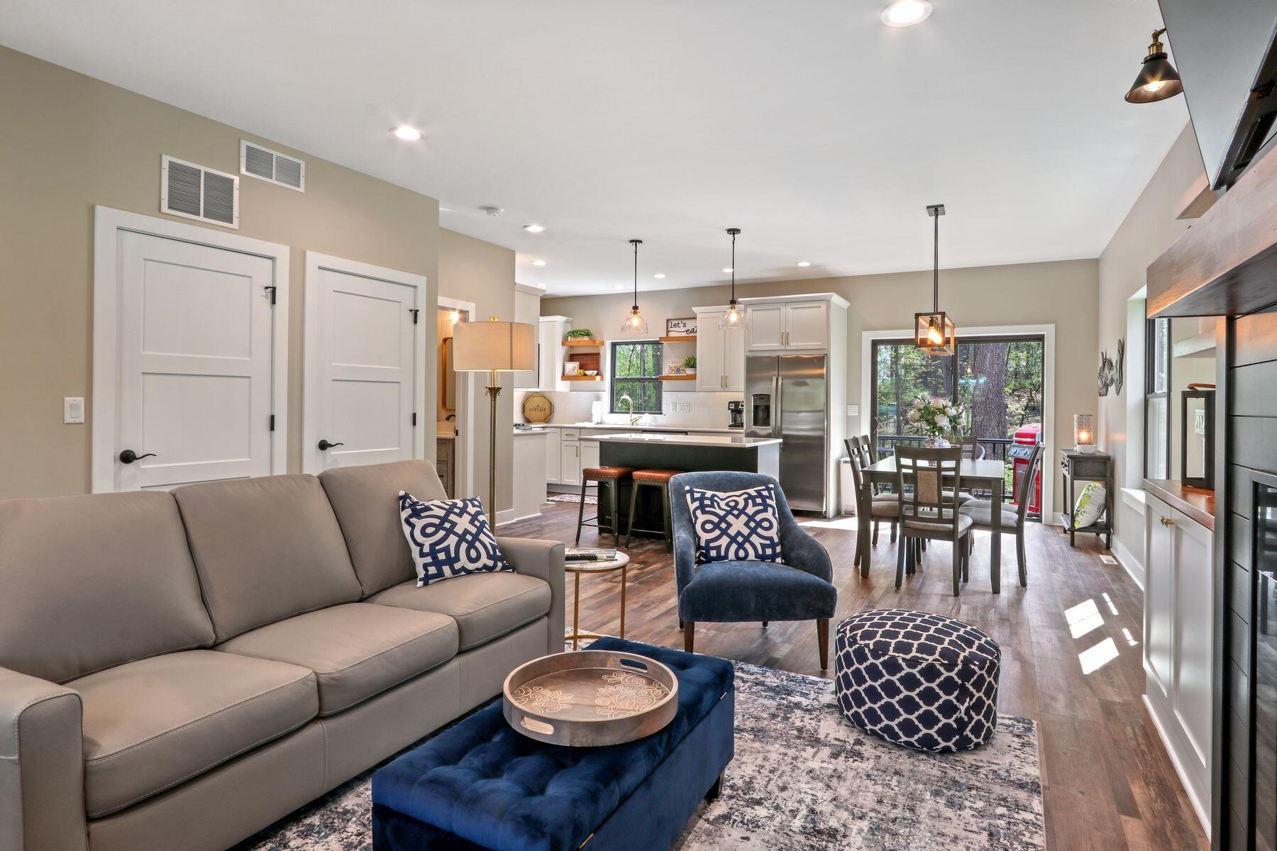 787 Odsila Way Fontana, WI 53125 - Photo 3 of 26 Open Layout