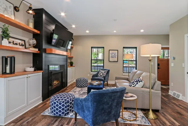 $624,900 | 787 Odsila Way, Fontana, WI 53125