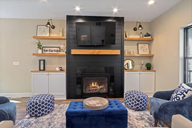 $624,900 | 787 Odsila Way, Fontana, WI 53125