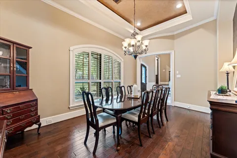 a view of entryway and hall