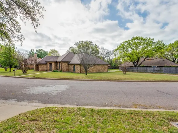 $325,000 | 7413 Fuller Circle, Fort Worth, TX 76133
