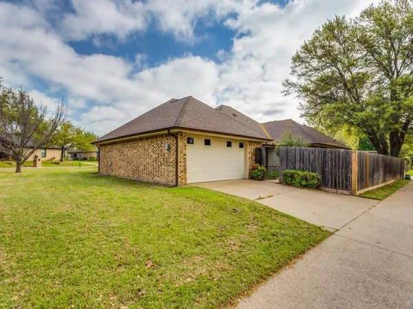 $325,000 | 7413 Fuller Circle, Fort Worth, TX 76133