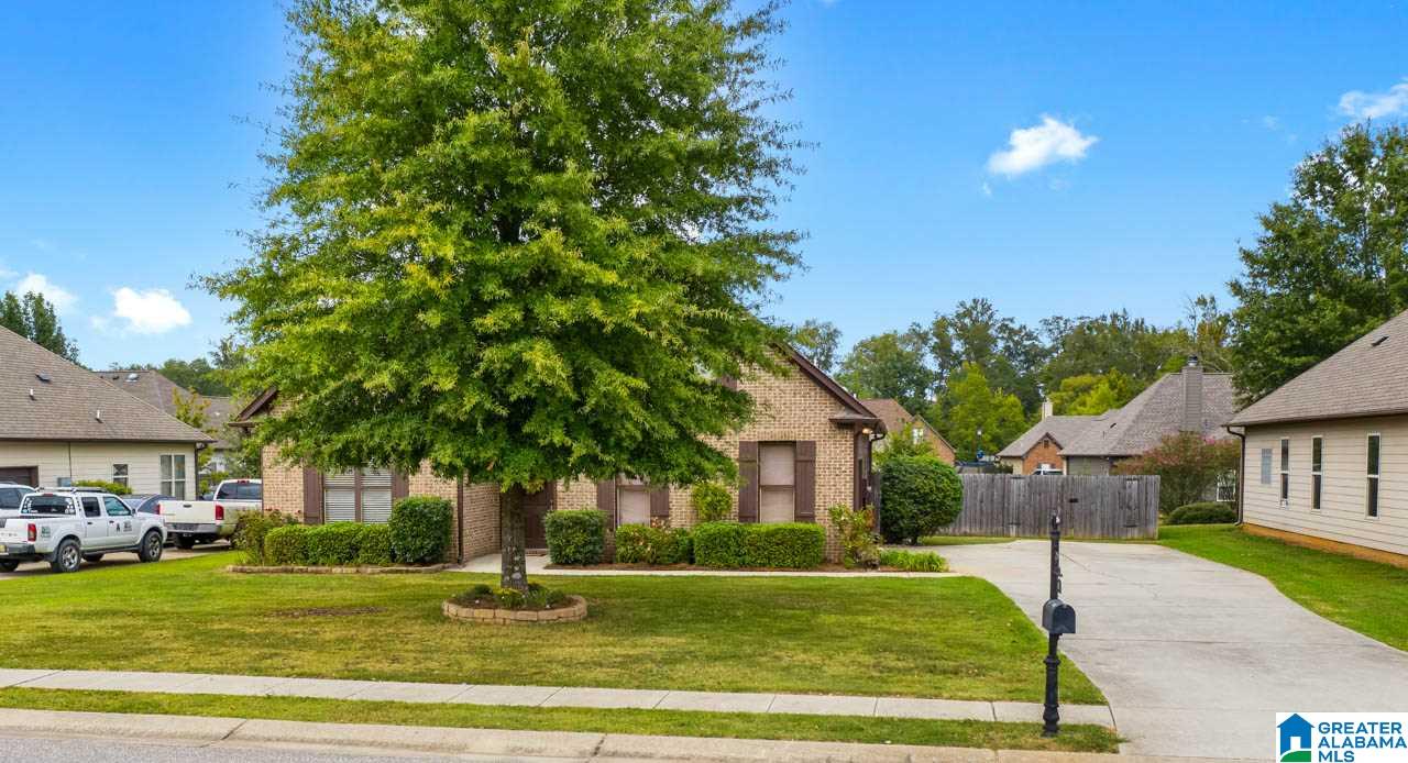 853 Barkley Drive Alabaster, AL 35007 - Photo 2 of 33
