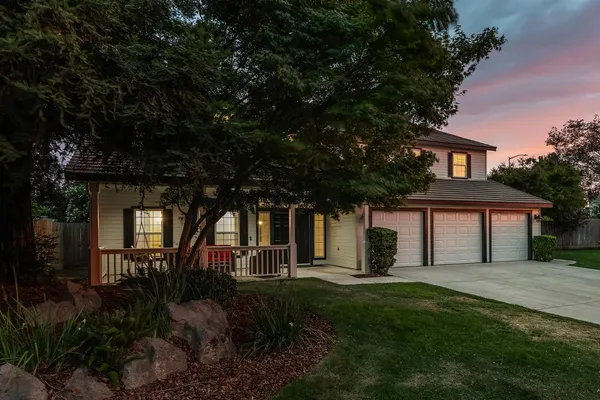 $929,000 | 42 Chennault Avenue, Clovis, CA 93611