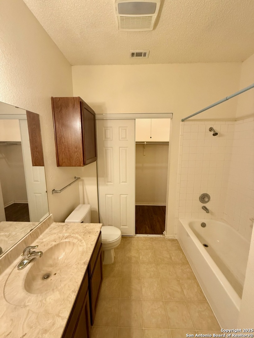 3420 Ridge Smoke San Antonio, TX 78247 - Photo 14 of 20 a bathroom with a granite countertop sink and a bathtub