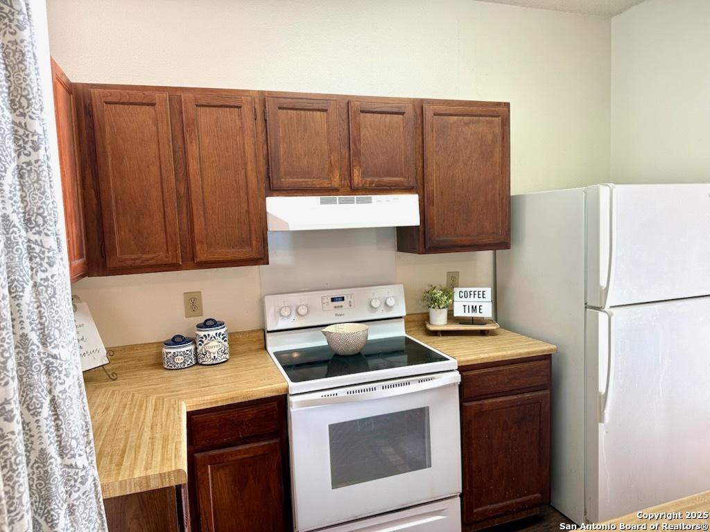 3420 Ridge Smoke San Antonio, TX 78247 - Photo 8 of 20 a kitchen with stainless steel appliances a refrigerator stove and sink
