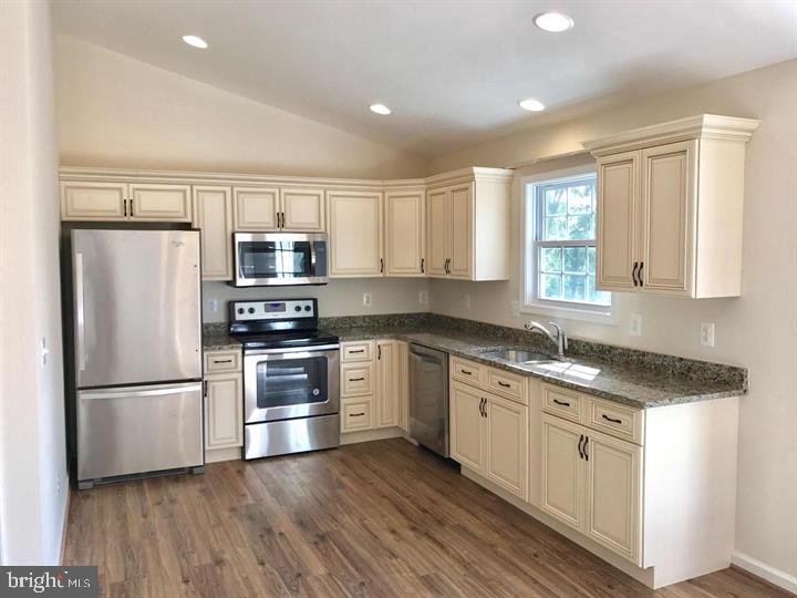120 Ridge Top Lane Linden, VA 22642 - Photo 3 of 25 Granite, soft close, ss app. photo similar