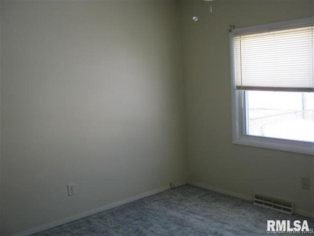 2113 Scarbrough Road Springfield, IL 62702 - Photo 4 of 10