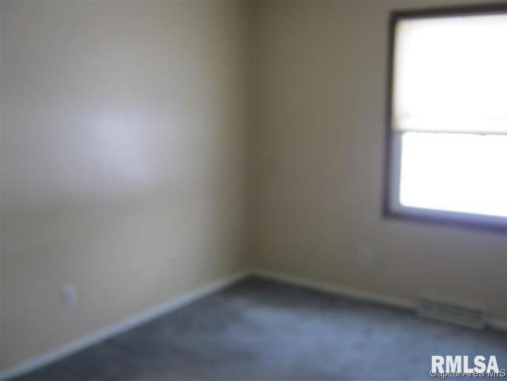 2113 Scarbrough Road Springfield, IL 62702 - Photo 5 of 10