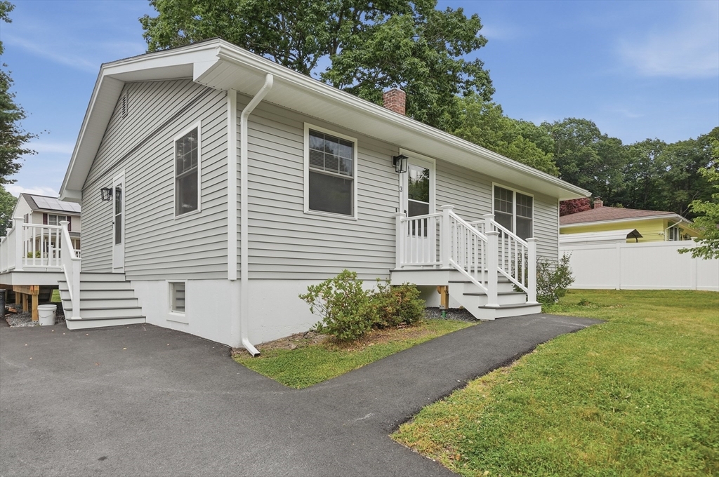 3 Hingham Road, Unit 1 Worcester, MA 01606 - Photo 2 of 35