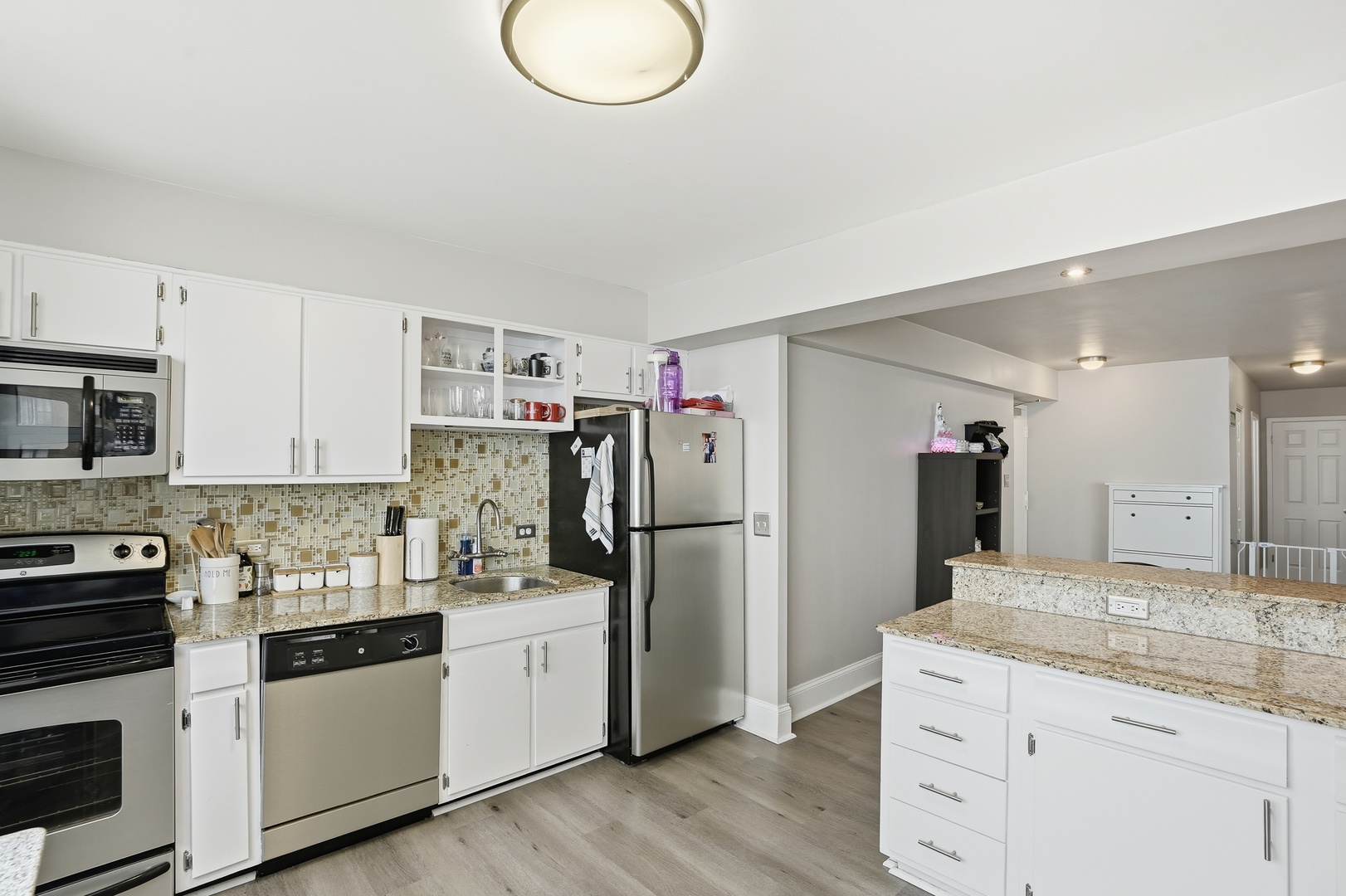 6147 North Sheridan Road, Unit 18B Chicago, IL 60660 - Photo 11 of 30 Gallery Image 11