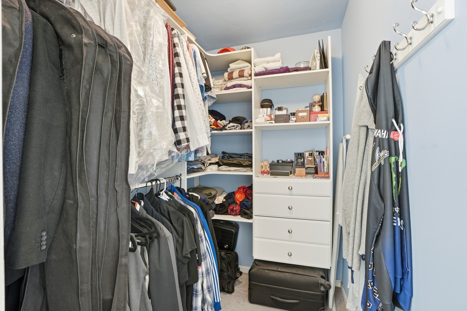 6147 North Sheridan Road, Unit 18B Chicago, IL 60660 - Photo 16 of 30 Gallery Image 16