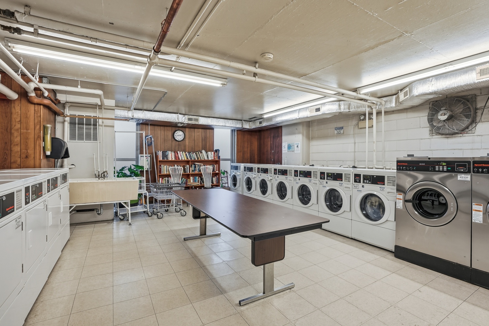 6147 North Sheridan Road, Unit 18B Chicago, IL 60660 - Photo 27 of 30 Gallery Image 27