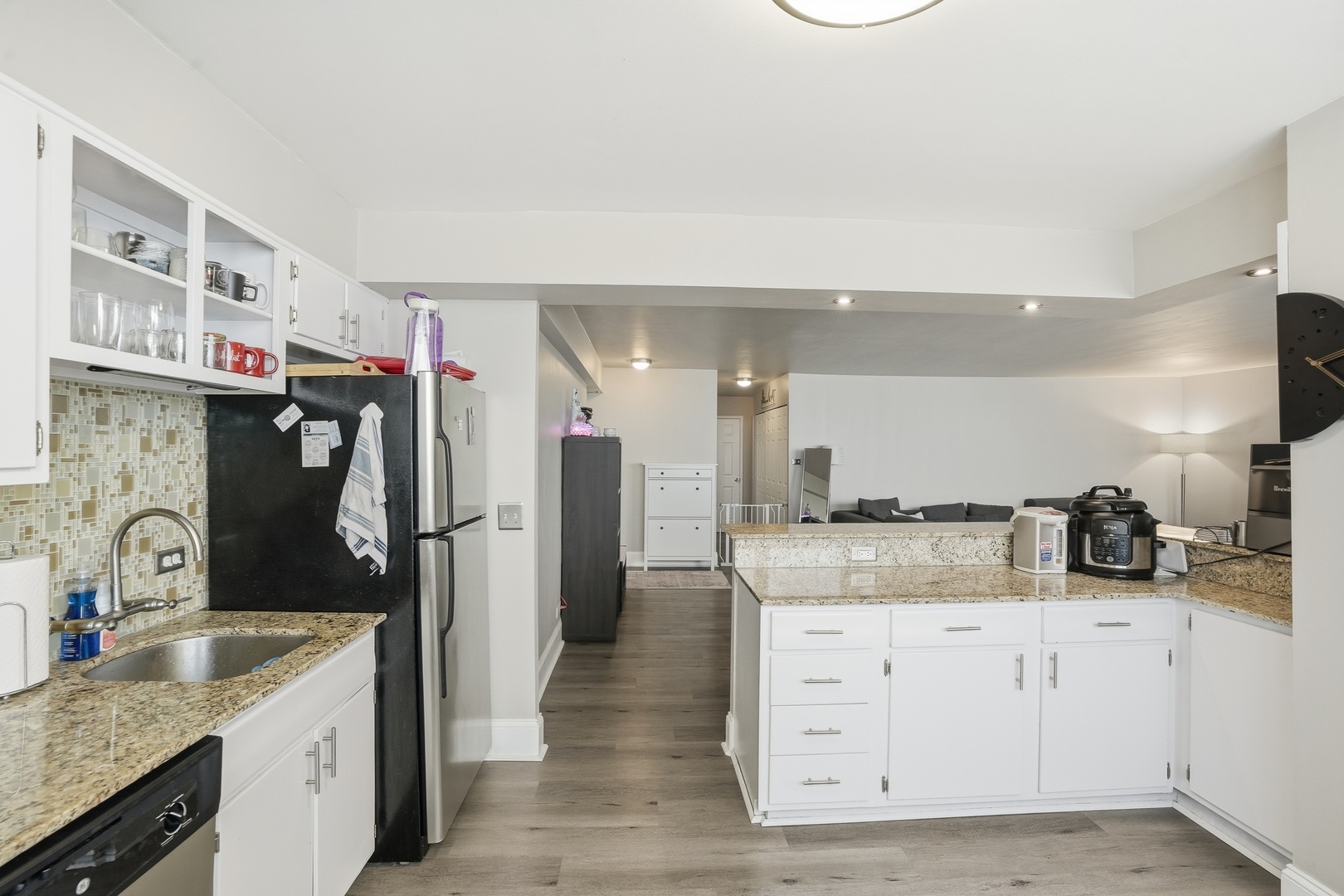 6147 North Sheridan Road, Unit 18B Chicago, IL 60660 - Photo 9 of 30 Gallery Image 9