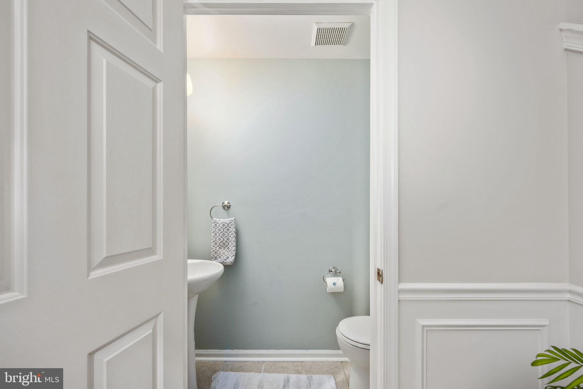 20421 Doncaster Terrace Sterling, VA 20165 - Photo 6 of 58