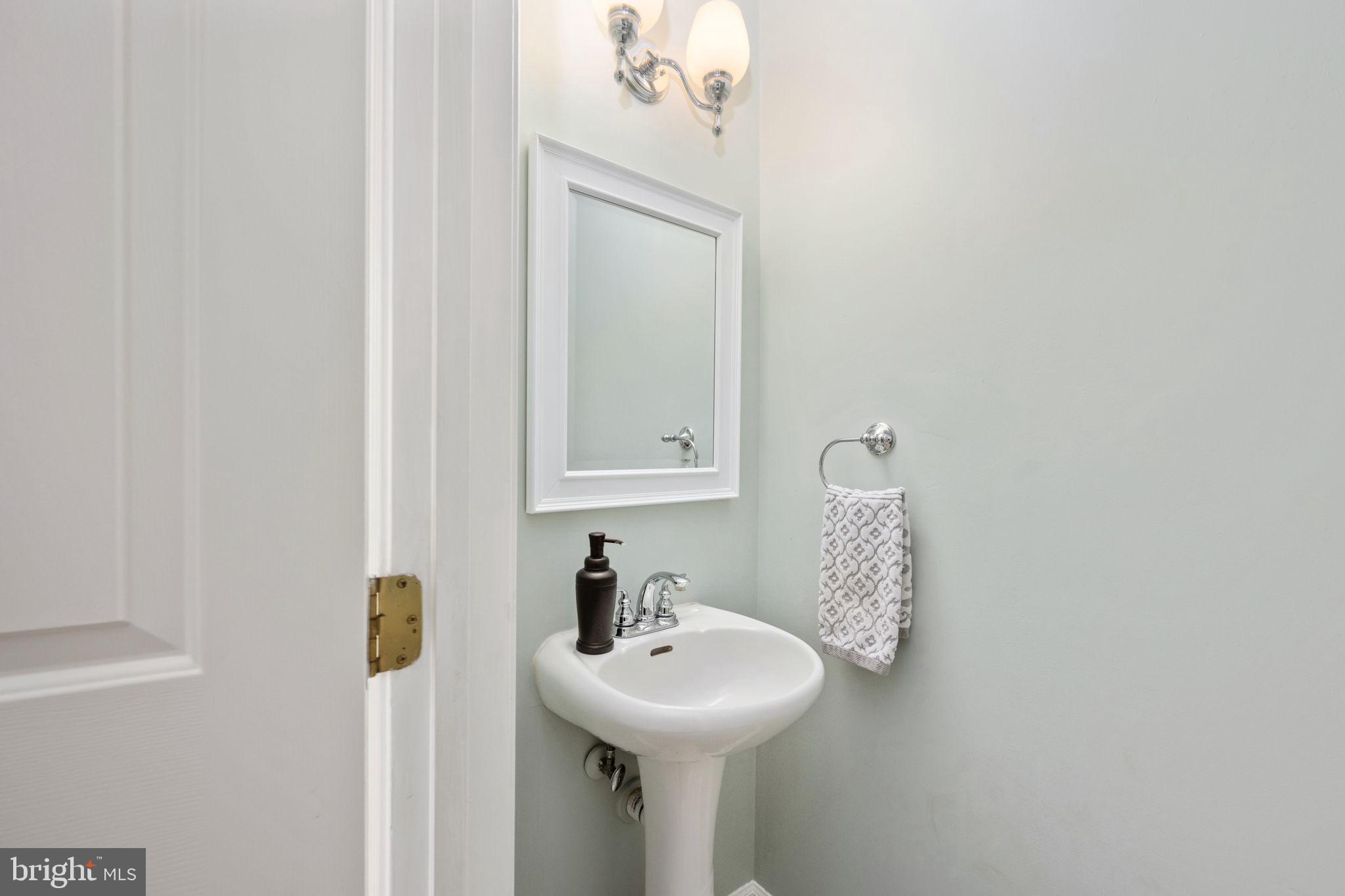 20421 Doncaster Terrace Sterling, VA 20165 - Photo 7 of 58