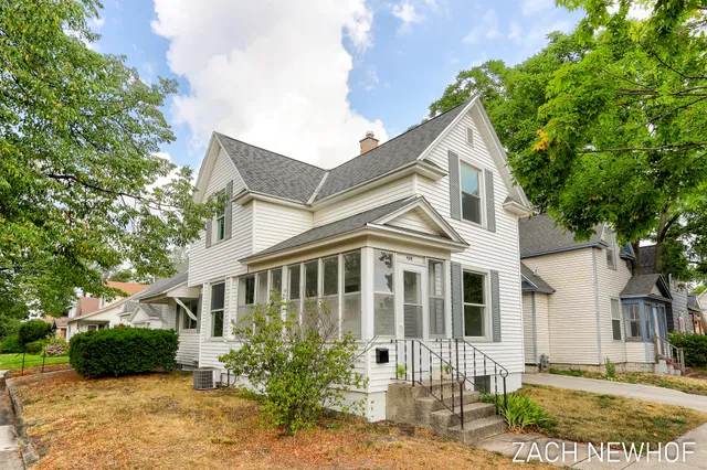 $374,900 | 430 Washington Avenue, Holland, MI 49423