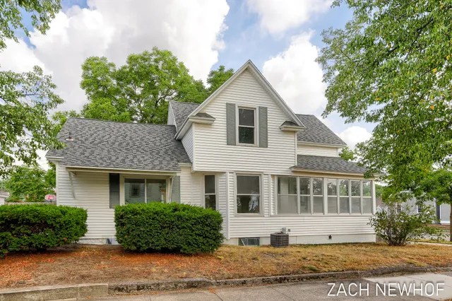 $374,900 | 430 Washington Avenue, Holland, MI 49423