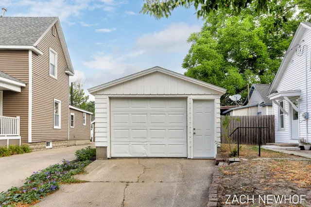 $374,900 | 430 Washington Avenue, Holland, MI 49423