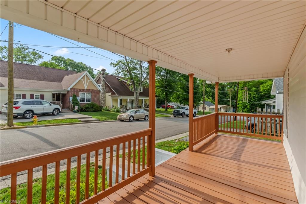 413 Junction Street Mount Airy, NC 27030 - Photo 5 of 30