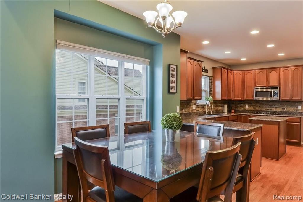 742 East Bluff Court Rochester Hills, MI 48306 - Photo 11 of 60