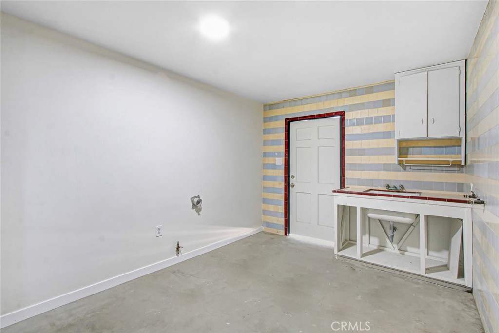 3879 Dykes Lane Riverside, CA 92503 - Photo 9 of 37