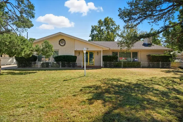 $294,900 | 1911 33rd Street, Lubbock, TX 79411