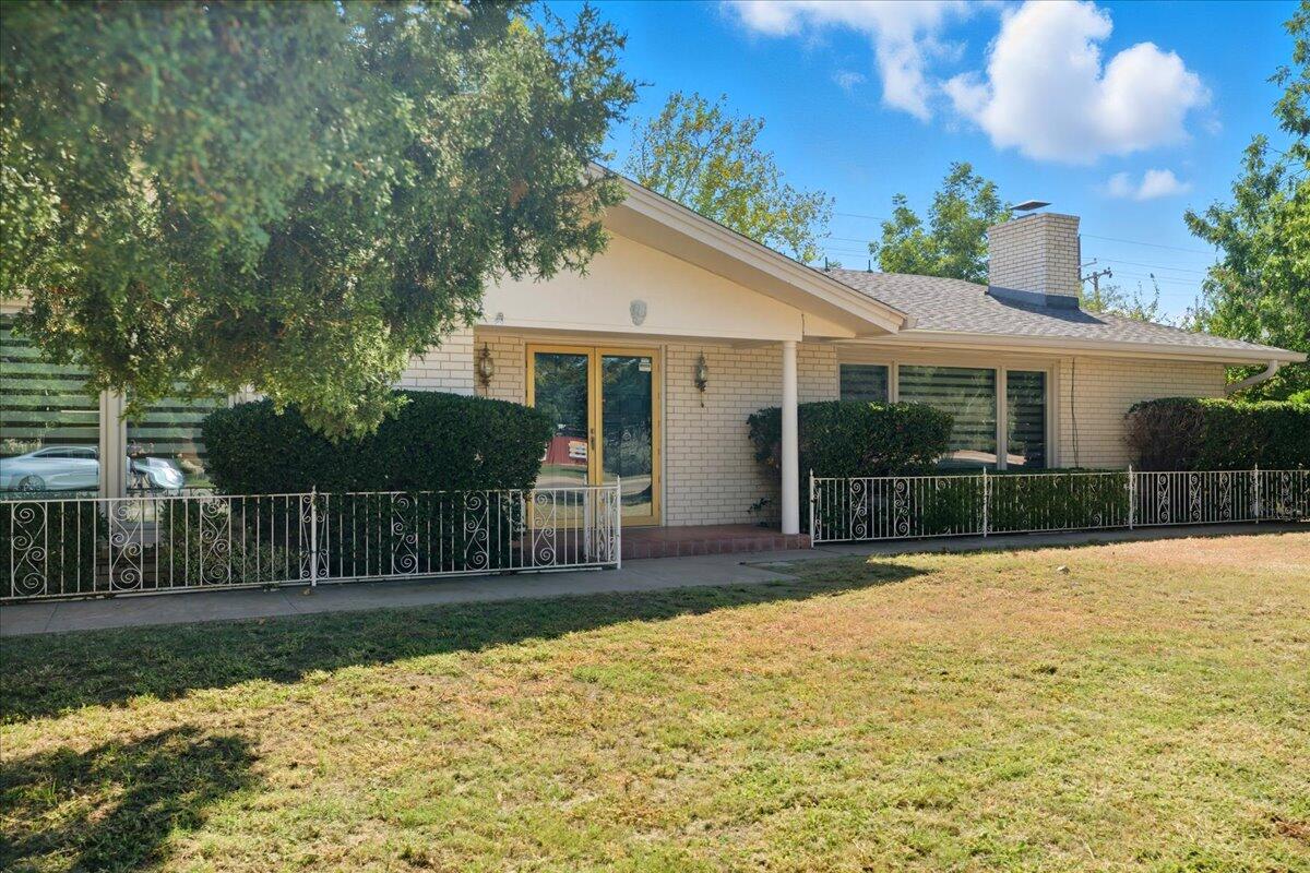 1911 33rd Street Lubbock, TX 79411 - Photo 3 of 35 03-DRG06793