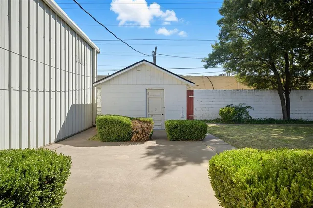 $294,900 | 1911 33rd Street, Lubbock, TX 79411