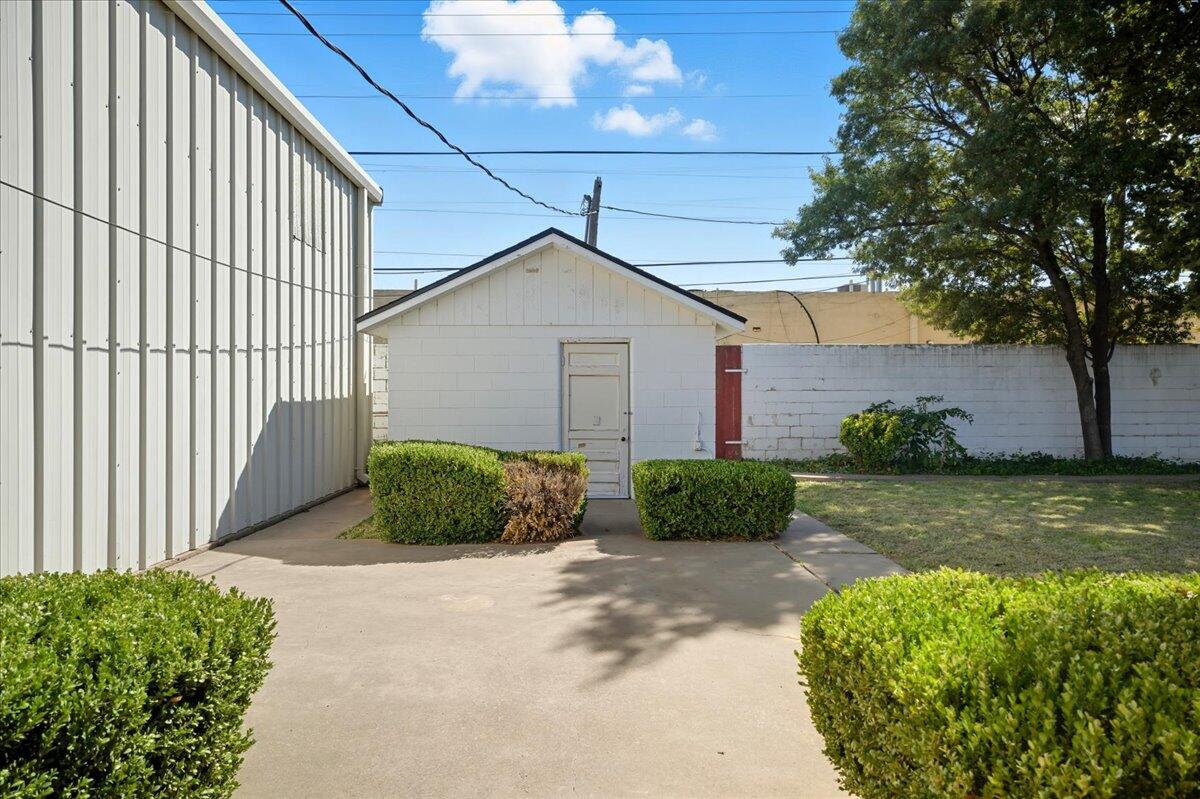 1911 33rd Street Lubbock, TX 79411 - Photo 32 of 35 32-DRG06880