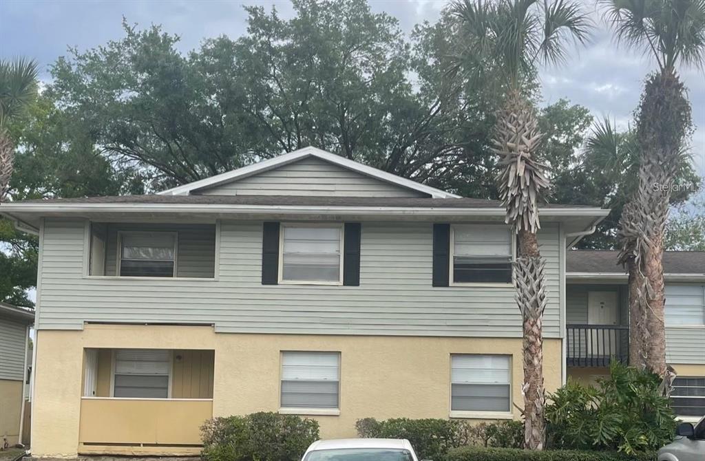 211 Thorntree Place Brandon, FL 33510 - Photo 2 of 16 a front view of a house with a yard