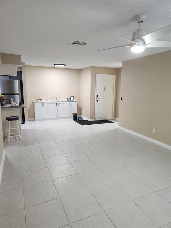 211 Thorntree Place Brandon, FL 33510 - Photo 7 of 16 a large white bed in a white room