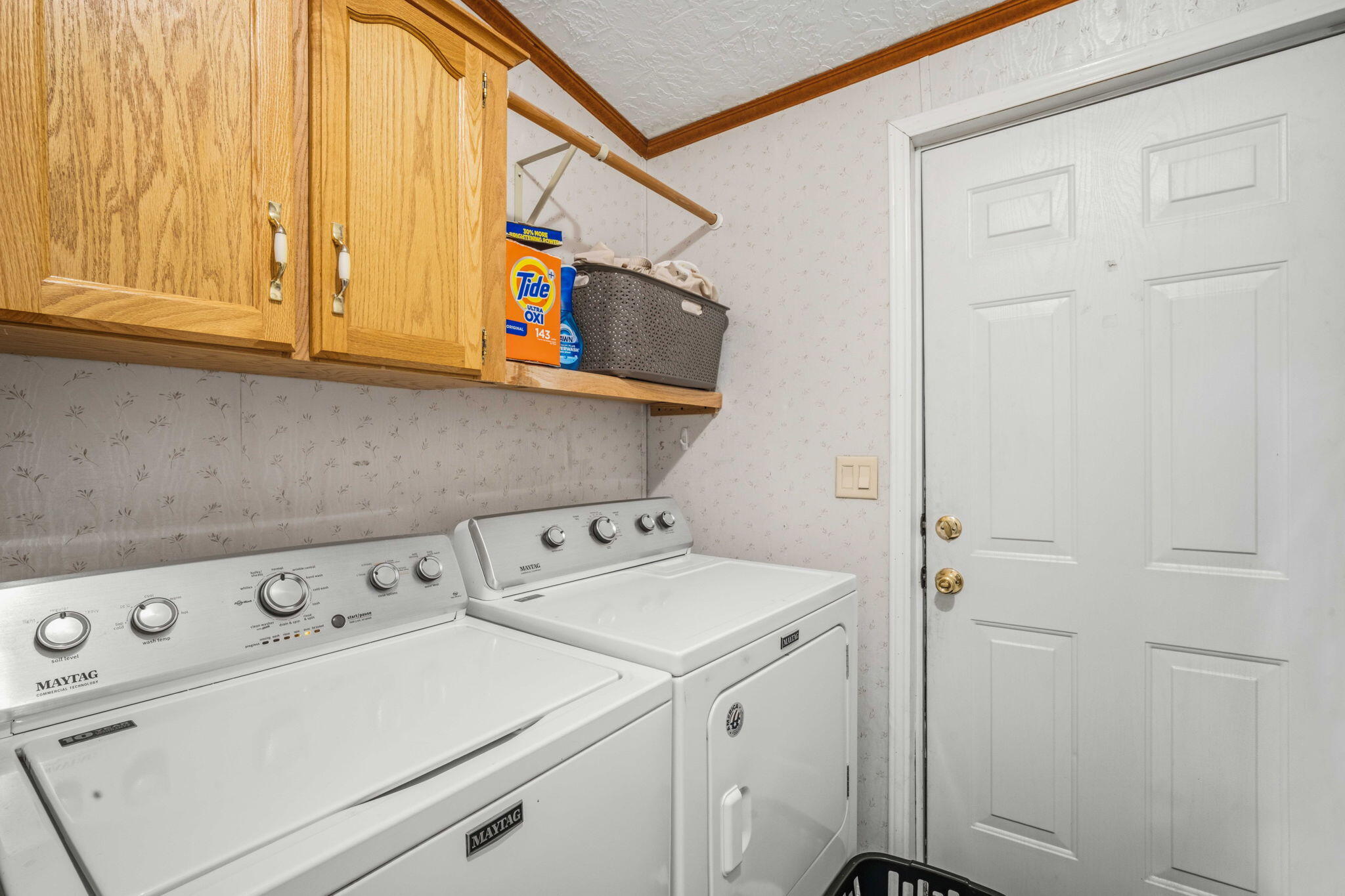 147135 Bills Road Gilchrist, OR 97737 - Photo 25 of 45 Laundry room with access to the back deck
