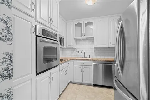 $335,000 | 8373 Somerset Drive, Prairie Village, KS 66207