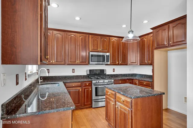 $579,999 | 8 Ridgeway Lane, Little Egg Harbor, NJ 08087