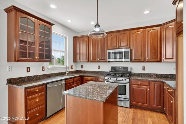 $579,999 | 8 Ridgeway Lane, Little Egg Harbor, NJ 08087