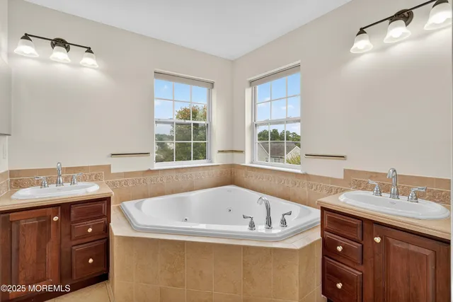 $579,999 | 8 Ridgeway Lane, Little Egg Harbor, NJ 08087