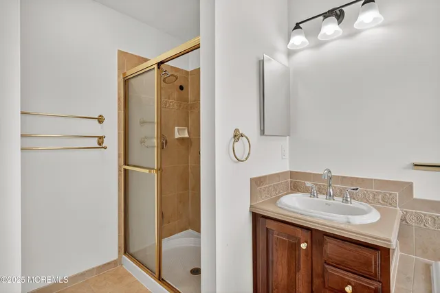 $579,999 | 8 Ridgeway Lane, Little Egg Harbor, NJ 08087